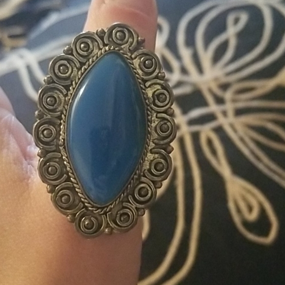 Oversized Gold Ring with large blue stone - Picture 2 of 6